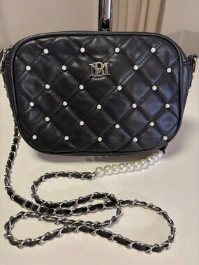 Badgley Mischka Diamond Quilted Camera Bag w/ Pearl Accents - Black EUC